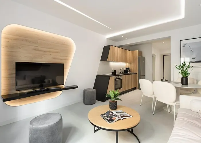 Contemporary Gem In The Heart Of * Tesalónica