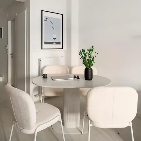 Contemporary Gem In The Heart Of Appartement